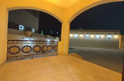 شقة - غرفة نوم - 1 حمام للايجار في مدينة محمد بن زايد - أبوظبي