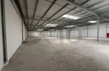 Warehouse - Studio - 2 Bathrooms for rent in Dubai Commercity - Umm Ramool - Dubai