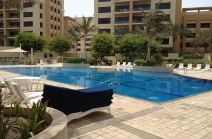 صورة لـ حوض سباحة شقة - غرفة نوم - 1 حمام للبيع في النخيل  4 - مشروع النخيل - جرينز - دبي ، صورة رقم 1