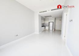 صورةغرفة فارغة لـ: شقة - 1 غرفة نوم - 2 حمامات للكراء في بناية درويش بن احمد - مجمع دبي للإستثمار - دبي, صورة 1