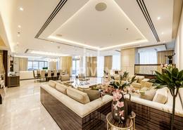 صورةغرفة المعيشة / غرفة الطعام لـ: بنتهاوس - 5 غرف نوم - 5 حمامات للبيع في برج وارف الغربي - الخليج التجاري - دبي, صورة 1