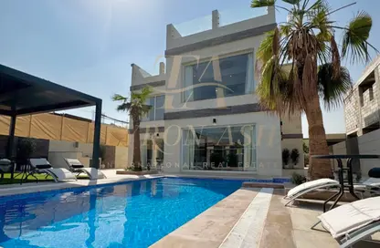 Villa - 3 Bedrooms - 5 Bathrooms for sale in Jumeirah Park Homes - Jumeirah Park - Dubai