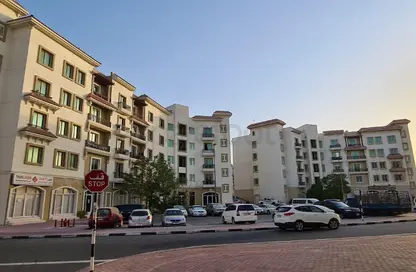 شقة - غرفة نوم - 2 حمامات للايجار في مبنى كي06 - طراز يوناني - المدينة العالمية - دبي