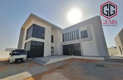 Villa - 4 Bedrooms - 5 Bathrooms for rent in Al Aweer 1 - Al Aweer - Dubai