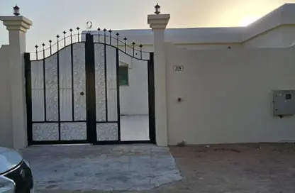 Villa - 4 Bedrooms - 3 Bathrooms for rent in Khuzam - Ras Al Khaimah