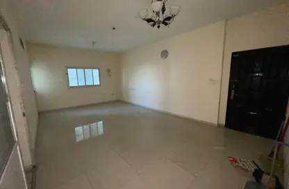 شقة - 2 غرف نوم - 2 حمامات للايجار في المحطة - القاسمية - الشارقة