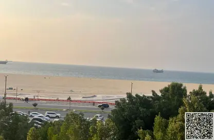 شقة - 2 غرف نوم - 2 حمامات للايجار في برج الكورنيش - طريق كورنيش عجمان - عجمان