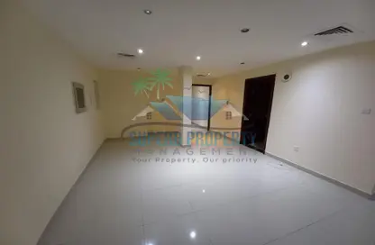 Empty Room image for: Apartment - 3 Bedrooms - 2 Bathrooms for rent in Khamis Butti Ghanem Saeed Al Rumaithy Building - Muroor Area - Abu Dhabi, Image 1