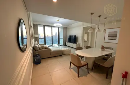 صورة لـ غرفة المعيشة / غرفة الطعام شقة - 4 غرف نوم - 5 حمامات للايجار في داون تاون فيوز - دبي وسط المدينة - دبي ، صورة رقم 1