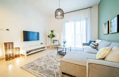 Apartment - 2 Bedrooms - 2 Bathrooms for sale in Hayat Boulevard-1B - Hayat Boulevard - Town Square - Dubai