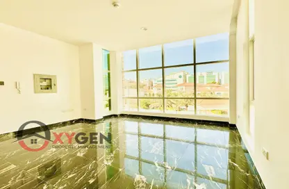 Empty Room image for: Apartment - 1 Bedroom - 2 Bathrooms for rent in Delma Street - Al Mushrif - Abu Dhabi, Image 1