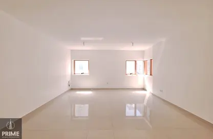 Apartment - 3 Bedrooms - 3 Bathrooms for rent in Al Marjan Tower - Al Falah Street - City Downtown - Abu Dhabi