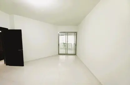 Apartment - 3 Bedrooms - 5 Bathrooms for rent in Al Ahlia tower - Al Khalidiya - Abu Dhabi