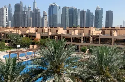 Villa - 4 Bedrooms - 5 Bathrooms for rent in Jumeirah Islands Townhouses - Jumeirah Islands - Dubai