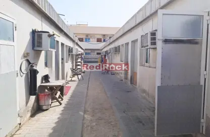 سكن عمال - استوديو - 8 حمامات للبيع في آلصجعه - الشارقة
