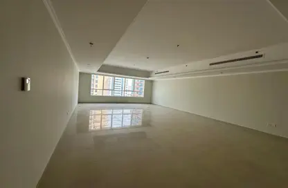 Apartment - 4 Bedrooms - 3 Bathrooms for rent in Al Khan Corniche - Al Khan - Sharjah