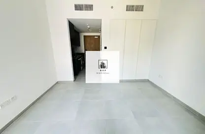 شقة - 1 حمام للايجار في إيست فييليدج - الجادة - الشارقة شقة - 1 حمام للايجار في إيست فييليدج - الجادة - الشارقة