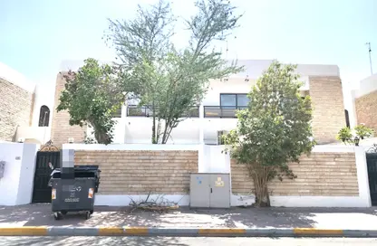 Villa - 4 Bedrooms - 5 Bathrooms for rent in Corniche Road - Abu Dhabi