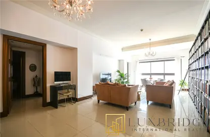 Living Room image for: Apartment - 2 Bedrooms - 3 Bathrooms for sale in Golden Mile 6 - Golden Mile - Palm Jumeirah - Dubai, Image 1