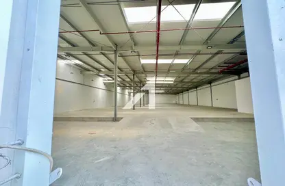 مستودع - استوديو - 2 حمامات للايجار في تجارة دبي - أم الرمول - دبي
