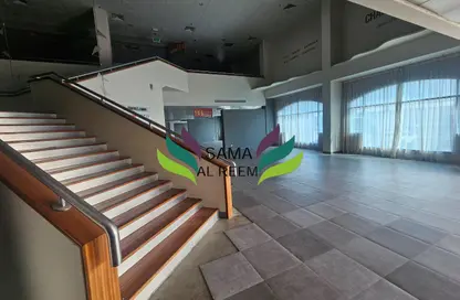 Retail - Studio - 5 Bathrooms for rent in Salah Al Din Building - Al Khabisi - Deira - Dubai