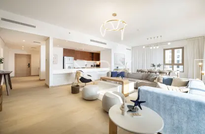 Living Room image for: Apartment - 4 Bedrooms - 3 Bathrooms for rent in La Rive - La Mer - Jumeirah - Dubai, Image 1