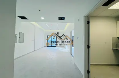 شقة - غرفة نوم - 2 حمامات للايجار في مبني الامير عبدالله - 4 الورسان - الورسان - دبي شقة - غرفة نوم - 2 حمامات للايجار في مبني الامير عبدالله - 4 الورسان - الورسان - دبي