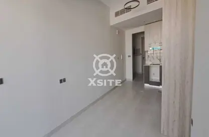 شقة - 1 حمام للايجار في الأمل تاور - مدينة دبي الرياضية - دبي