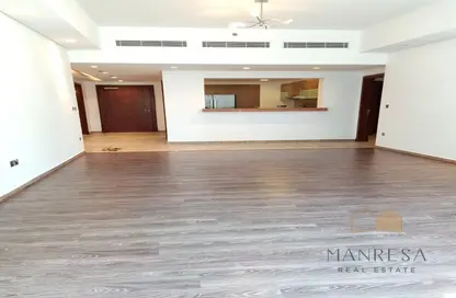 Empty Room image for: Apartment - 3 Bedrooms - 4 Bathrooms for sale in Marina Residences 1 - Marina Residences - Palm Jumeirah - Dubai, Image 1