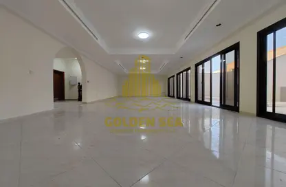 Villa - 5 Bedrooms - 5 Bathrooms for rent in Cornich Al Khalidiya - Al Khalidiya - Abu Dhabi