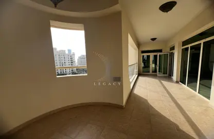 Apartment - 3 Bedrooms - 3 Bathrooms for rent in Shoreline Apartments - Palm Jumeirah - Dubai