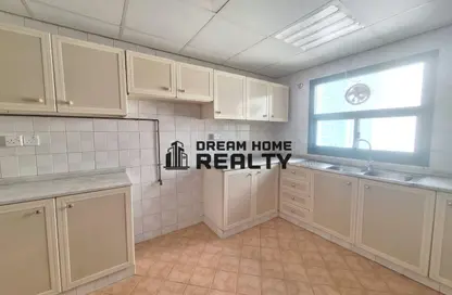 شقة - 2 غرف نوم - 3 حمامات للايجار في برج منازل 2 - شارع التعاون - التعاون - الشارقة