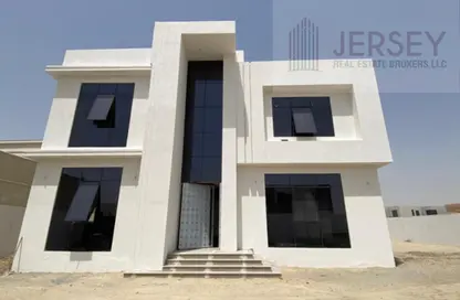 Villa - 5 Bedrooms - 5 Bathrooms for rent in Al Aweer 1 - Al Aweer - Dubai
