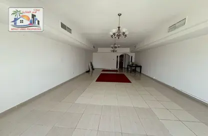 شقة - 3 غرف نوم - 2 حمامات للايجار في شارع التعاون الجديد - التعاون - الشارقة