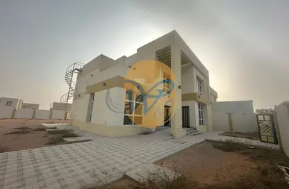 فيلا - 4 غرف نوم - 5 حمامات للايجار في الرفاع - رأس الخيمة
