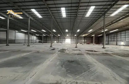 Warehouse - Studio - 2 Bathrooms for rent in Old Industrial Area - Umm Al Quwain