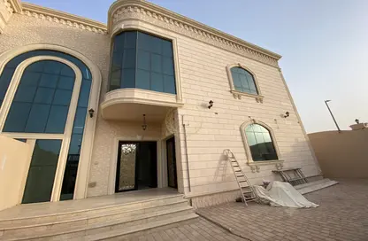 Villa - 5 Bedrooms - 6 Bathrooms for rent in Al Bateen - Al Ain