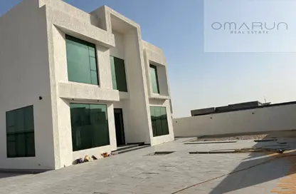 Villa - 4 Bedrooms - 6 Bathrooms for rent in Al Aweer 1 - Al Aweer - Dubai
