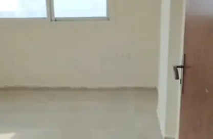 Apartment - 2 Bedrooms - 1 Bathroom for rent in Al Qulaya'ah - Al Sharq - Sharjah