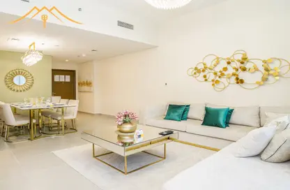 صورة لـ غرفة المعيشة / غرفة الطعام شقة - 3 غرف نوم - 4 حمامات للايجار في فورتي 2 - فورتي - دبي وسط المدينة - دبي ، صورة رقم 1