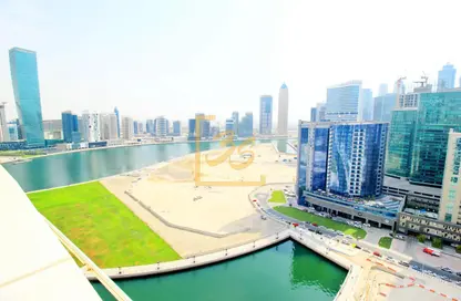 شقة - 2 غرف نوم - 3 حمامات للايجار في حافة الخليج - الخليج التجاري - دبي