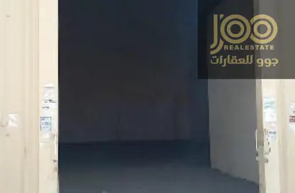 مستودع - استوديو - 3 حمامات للايجار في أم الثعوب - أم القيوين