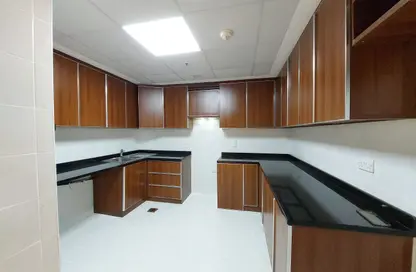 Apartment - 2 Bedrooms - 2 Bathrooms for rent in 21st Century Tower - Sheikh Zayed Road - Dubai