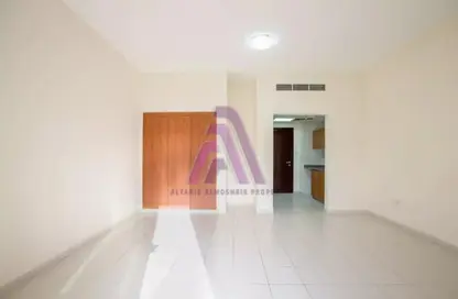 Empty Room image for: Apartment - 1 Bathroom for rent in China Cluster - International City - Dubai, Image 1