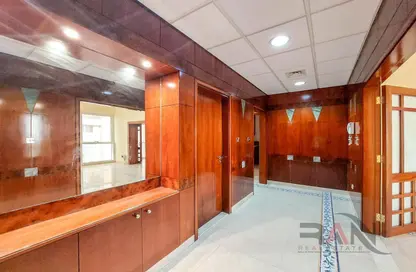 شقة - 3 غرف نوم - 4 حمامات للايجار في برج يو بي إل - شارع خليفة - أبوظبي
