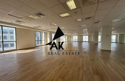 مكتب - استوديو - 2 حمامات للايجار في مركز الأعمال الأوروبي - مجمع دبي للإستثمار - دبي