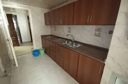 Apartment - 2 Bedrooms - 2 Bathrooms for rent in Shining Towers - Al Khalidiya - Abu Dhabi