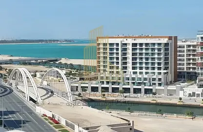 Outdoor Building image for: Apartment - 3 Bedrooms - 3 Bathrooms for rent in Al Raha Beach Hotel - Al Raha Beach - Abu Dhabi, Image 1