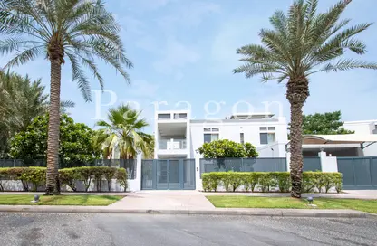 Villa - 5 Bedrooms - 7 Bathrooms for rent in Signature Villas - Emirates Hills Villas - Emirates Hills - Dubai