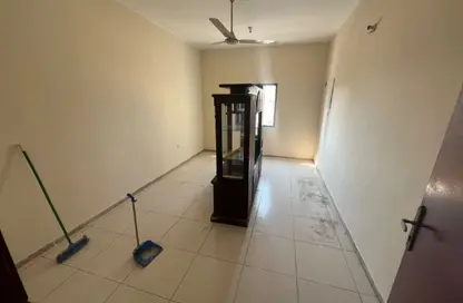 شقة - 3 غرف نوم - 3 حمامات للايجار في برج الكورنيش - طريق كورنيش عجمان - عجمان